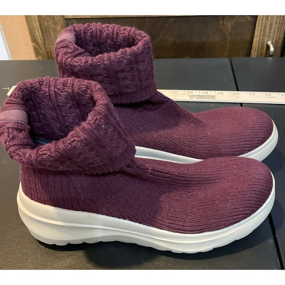 Skechers Womens 9 Boots Plum Purple‎ On The GO Ultra Joy Sweater Knit Slip On